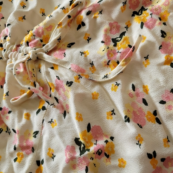 No Boundaries floral Shirt - Picture 4 of 8